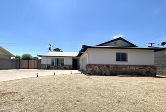 Building Photo - 4627 W Rose Ln