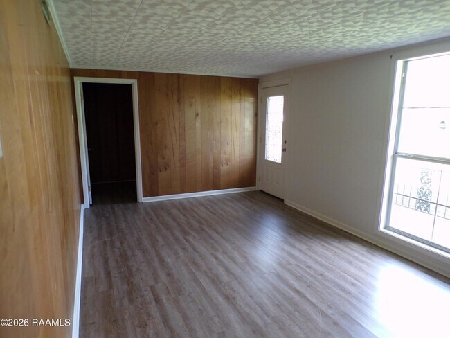 Building Photo - 208 Thoroughbred Dr