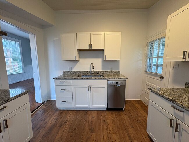 Building Photo - 2461 Rivermont Ave