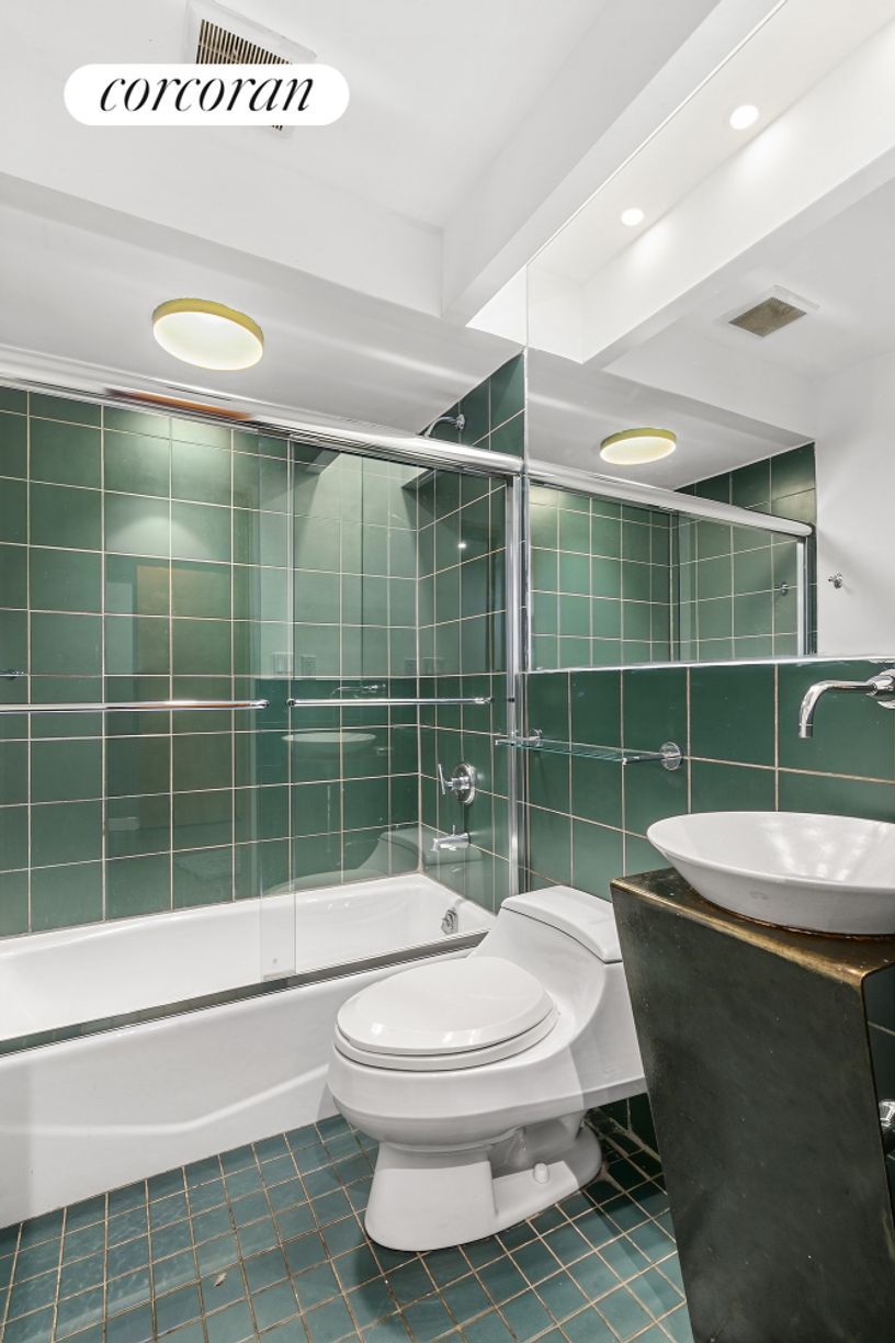 Building Photo - 448 W 25th St