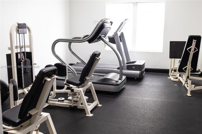 Building Photo - 3725 S Ocean Dr