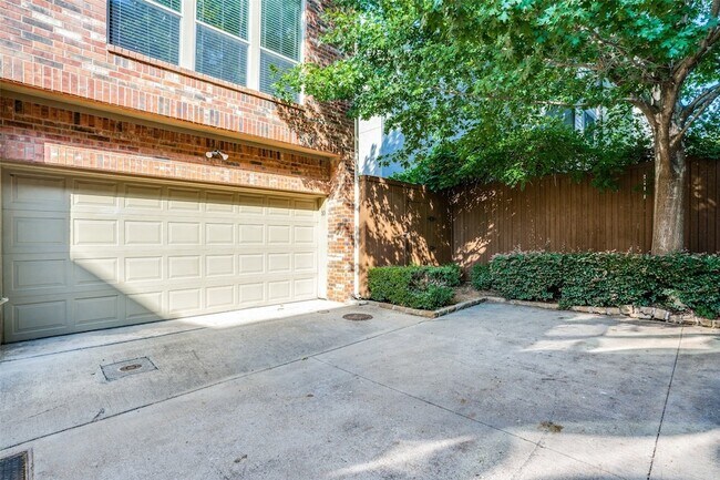 Building Photo - 3610 Gillespie St