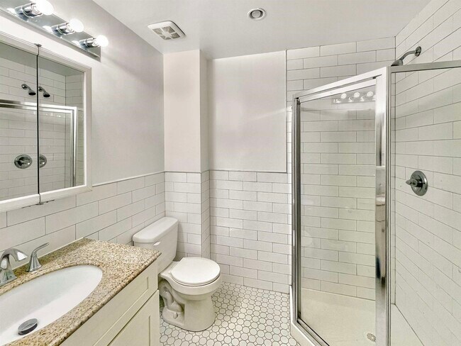 Building Photo - 8913 Riverside Pl