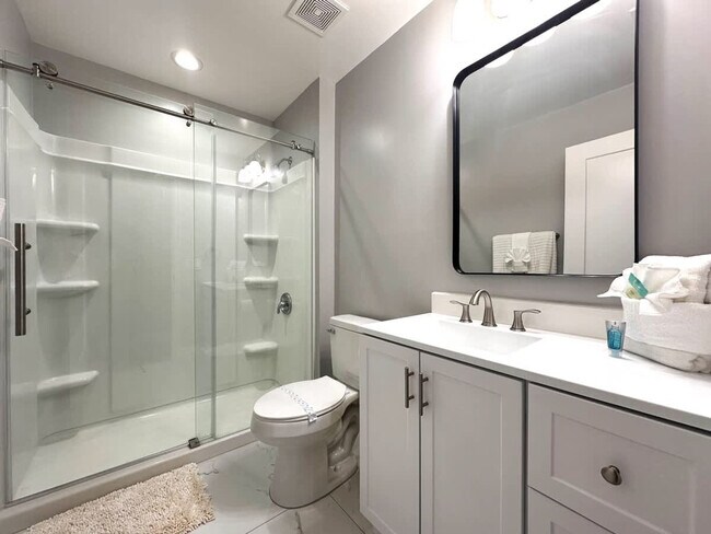 Building Photo - 421 Cabello Dr