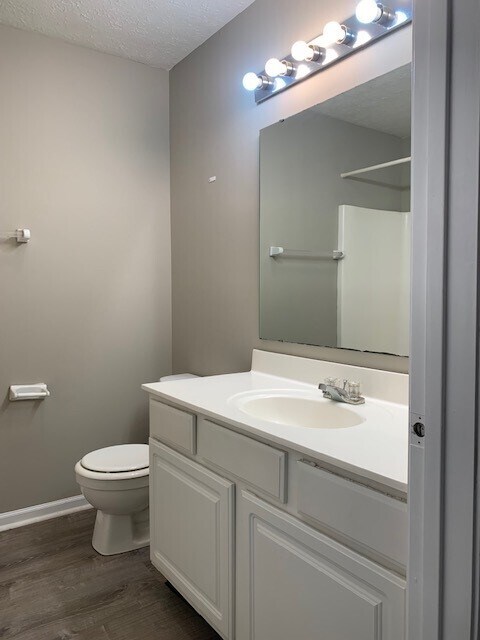 Building Photo - 806 W 43rd St