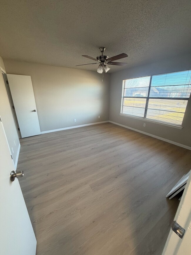 Building Photo - 410 9th Ave