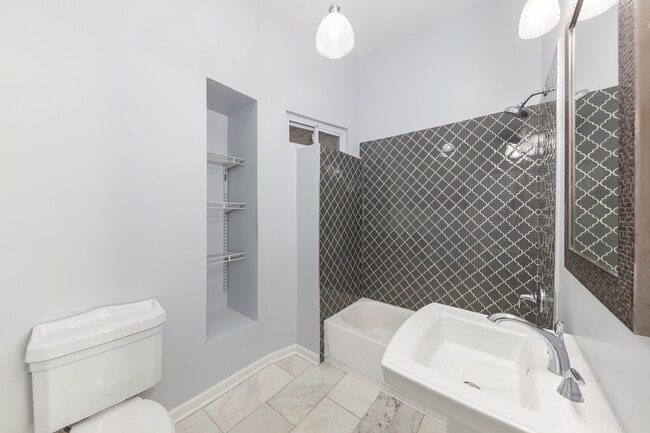 Building Photo - 6543 S Drexel Ave