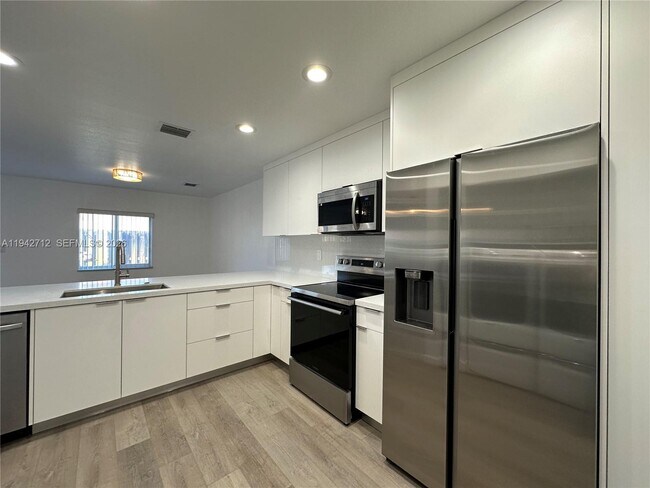 Building Photo - 322 NE 3rd St