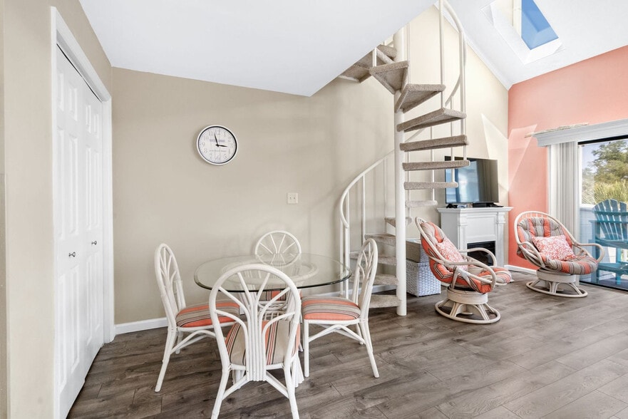 Building Photo - 1850 Colony Dr