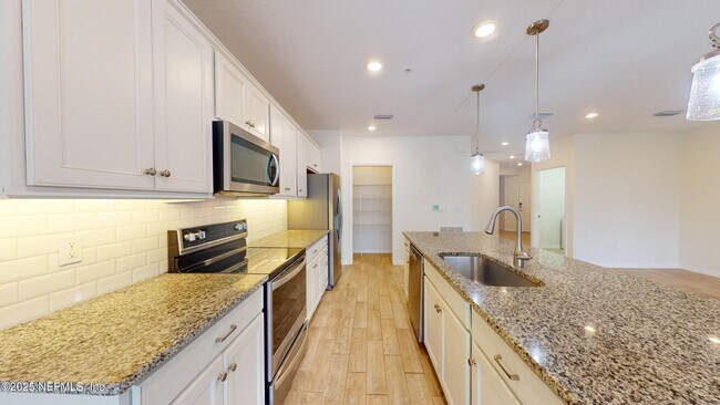 Building Photo - 585 Orchard Pass Ave