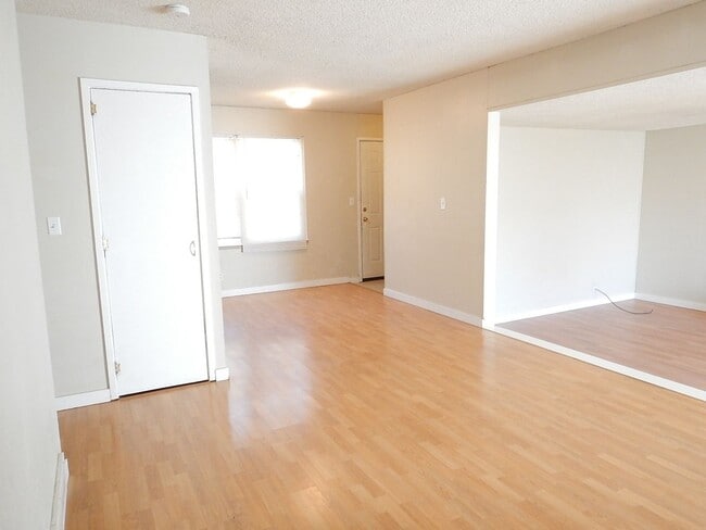 Building Photo - *PRICE IMPROVEMENT!* 3 Bed, 1 Bath House -...