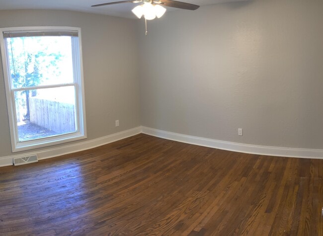 Building Photo - 3106 Erskine Dr