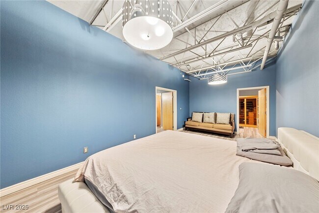 Building Photo - 5691 Deer Creek Falls Ct