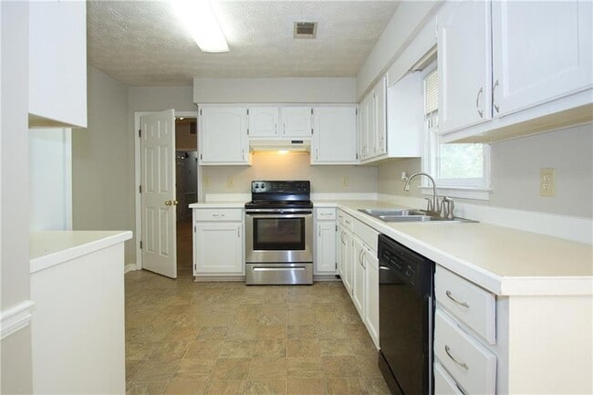 Building Photo - 2421 Sherrie Ln SW
