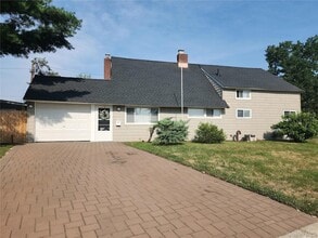 Building Photo - 201 Sprucewood Dr