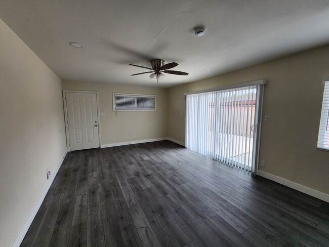 Building Photo - Charming 3-Bedroom Home Just 10 Minutes fr...