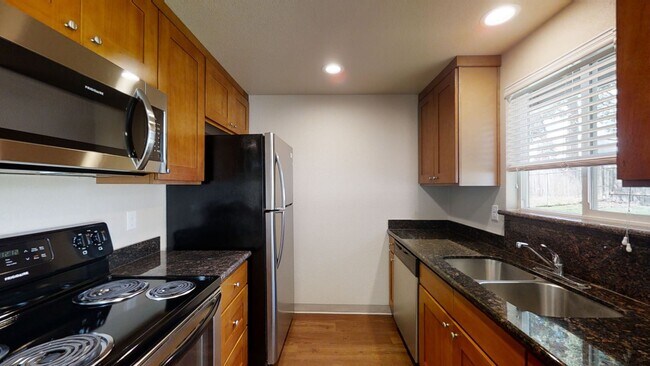 Building Photo - 17402-17404 8TH AVE CT E