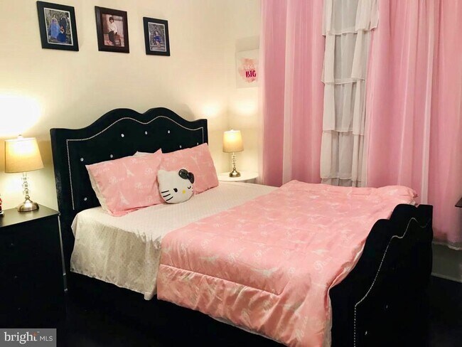 Building Photo - 11 Silverway Dr