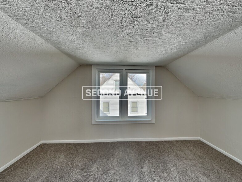 Building Photo - 536 E Epworth Ave