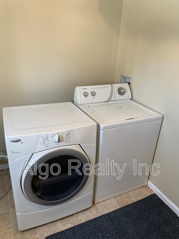 Building Photo - 1427 N Morgan Ave