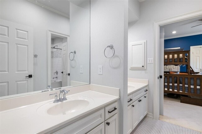Building Photo - 2922 Thousand Oaks Dr