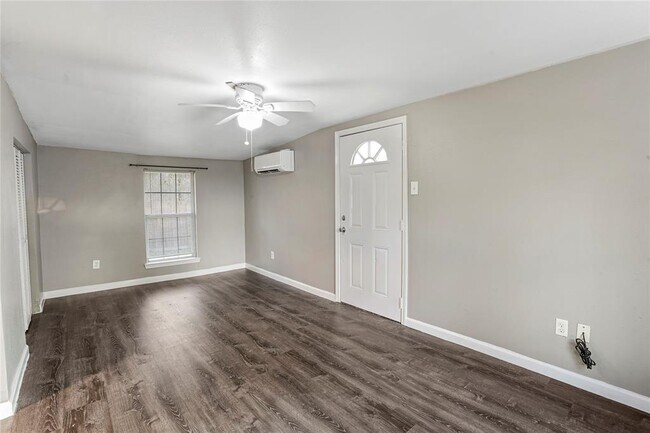 Building Photo - 4560 Dunnam Rd