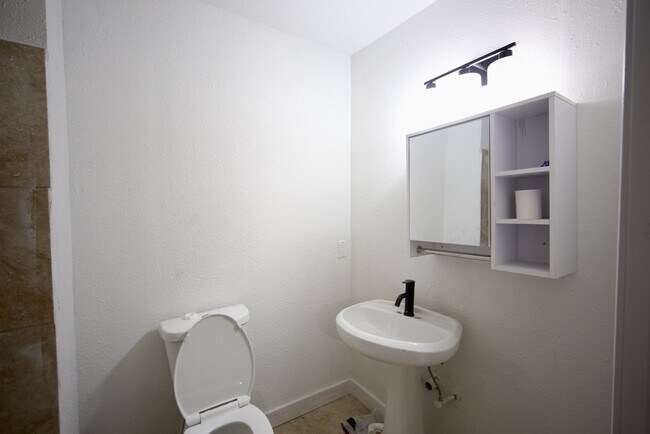 Building Photo - 5819 Flax Bourton St