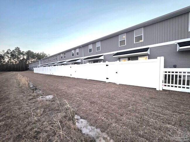 Building Photo - 710 Giese Ln