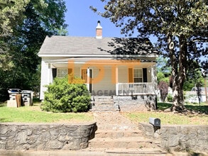 Building Photo - 4 Pelzer St