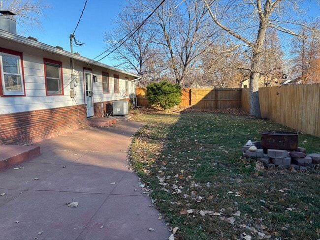 Building Photo - 3 BED | 1.5 BATH | SPACIOUS HOME | CENTRAL