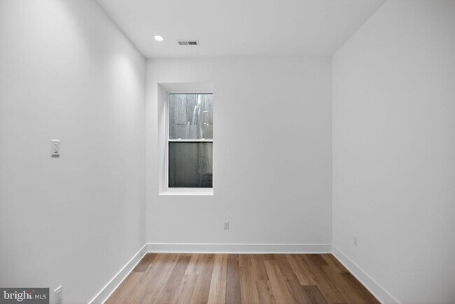 Building Photo - 635 N 7th St