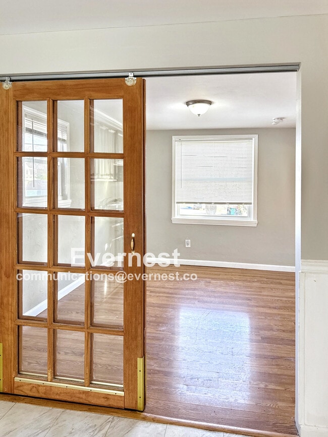 Building Photo - 3216 Elderwood Dr