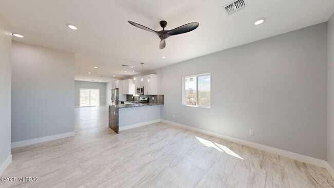 Building Photo - 7095 W Los Reales Rd