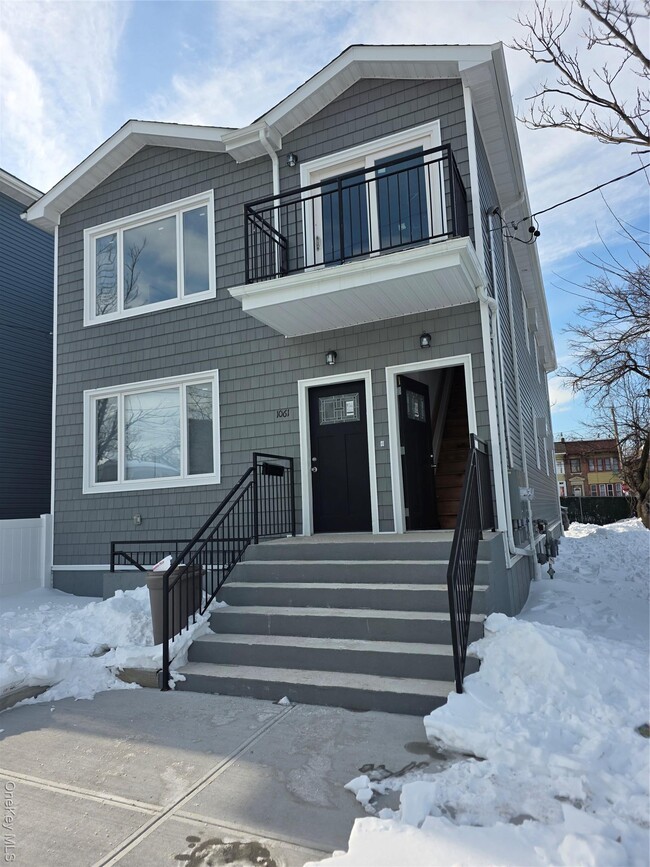 Building Photo - 1061 Grassmere Ter