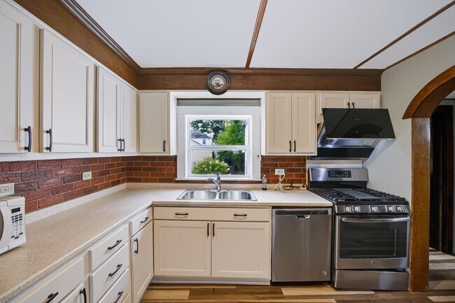 Building Photo - 22 Ruggles St