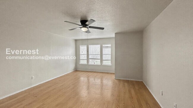 Building Photo - 4 Bed, 2.5 Bath Home with Garage / Pet-Friendly / Available Now!