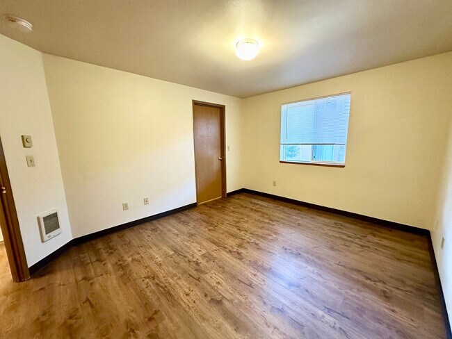 Building Photo - 808 Juniper Ave