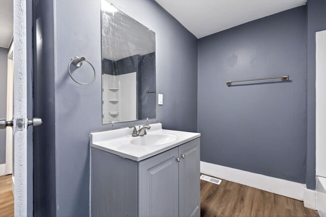 Building Photo - Newly renovated property