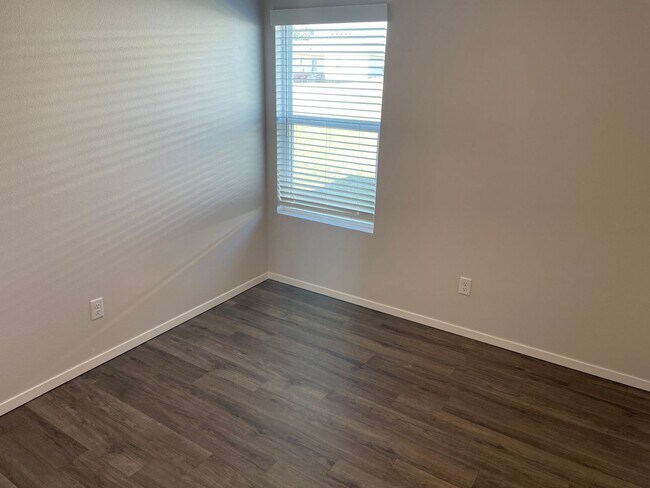 Building Photo - NEW Three Bedroom | Two Bath Home in Somerset