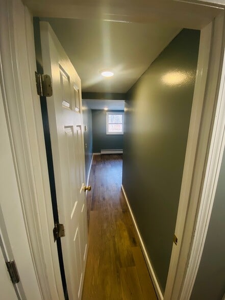 bed entry - 34 Allen Rd