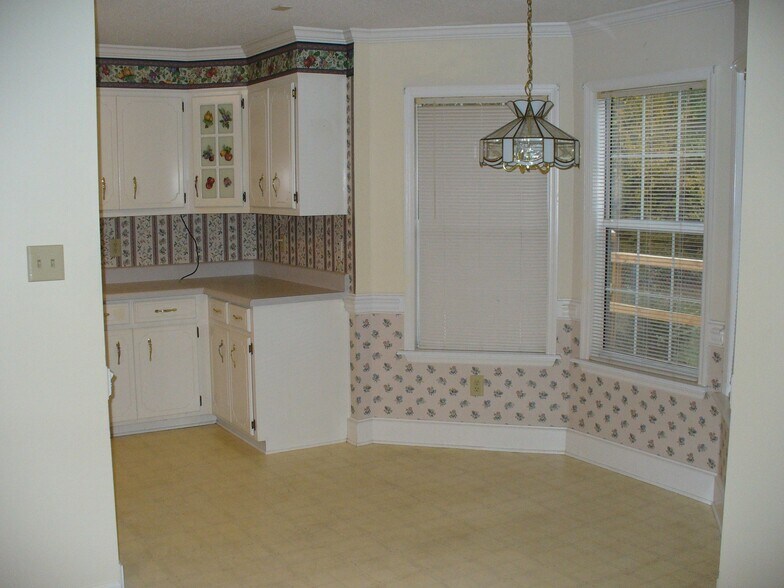 Building Photo - 1013 Pleasant Valley Dr
