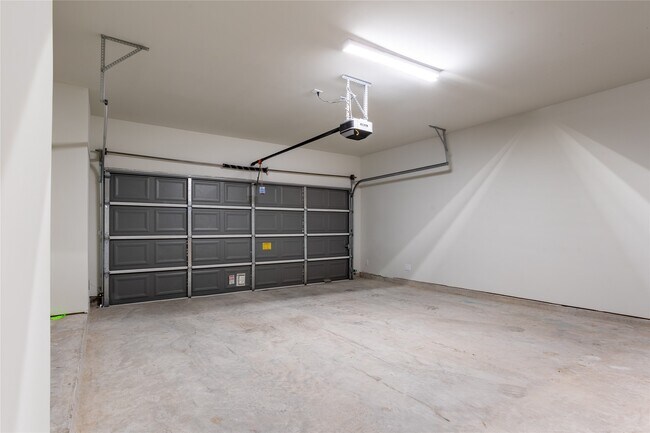 Building Photo - 2802 Grand Fountains Dr