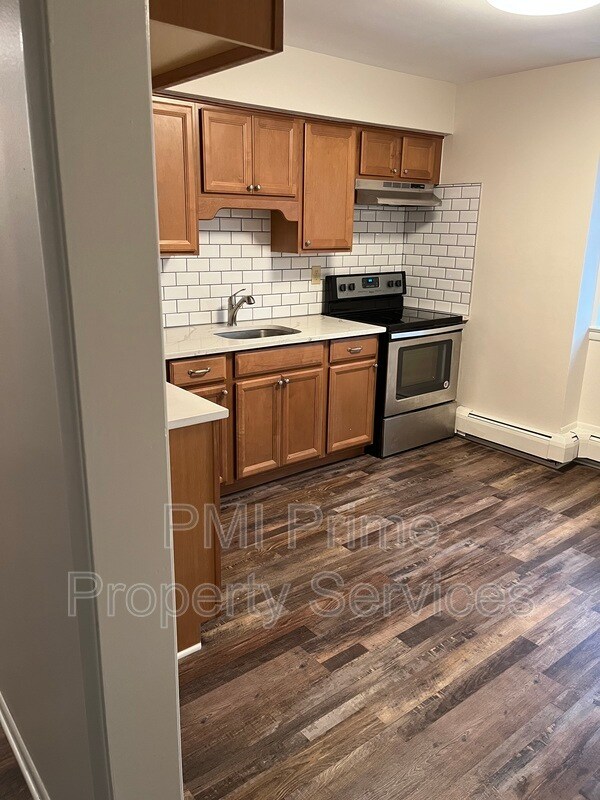 Primary Photo - 1571 Morris Ave