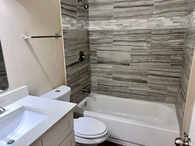 Building Photo - 2/2 Condo In Winter Garden