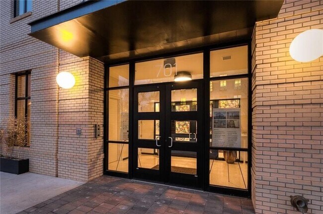 Building Photo - 701 N Hudson Ave