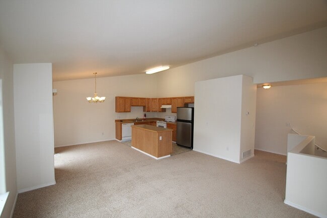 Building Photo - 4 Bedroom Eagle River Condo!