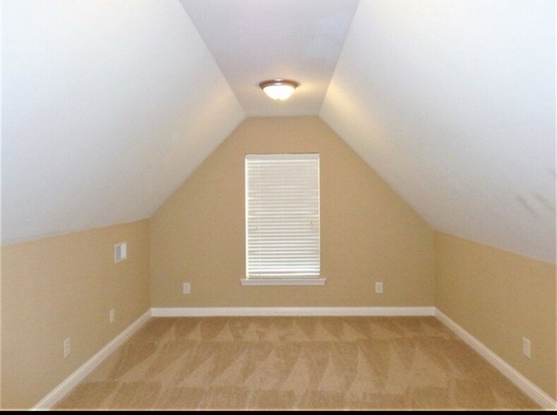 Building Photo - 1017 Stonehollow Way
