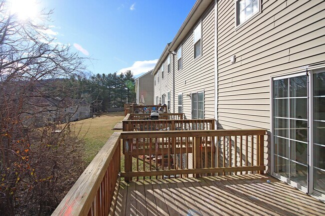Building Photo - Pet-Friendly End-Unit Ridgecrest Townhome