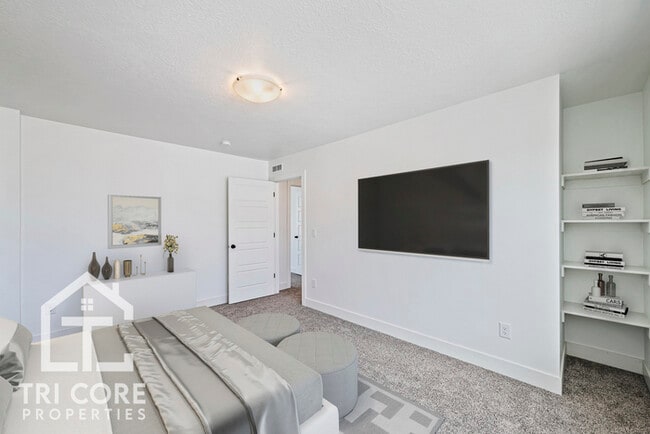 Building Photo - Sandy Luxury Townhomes
