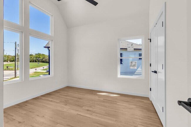 Building Photo - Amazing New Construction in North Nashville!